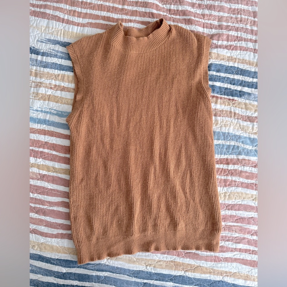 Sleeveless knit top